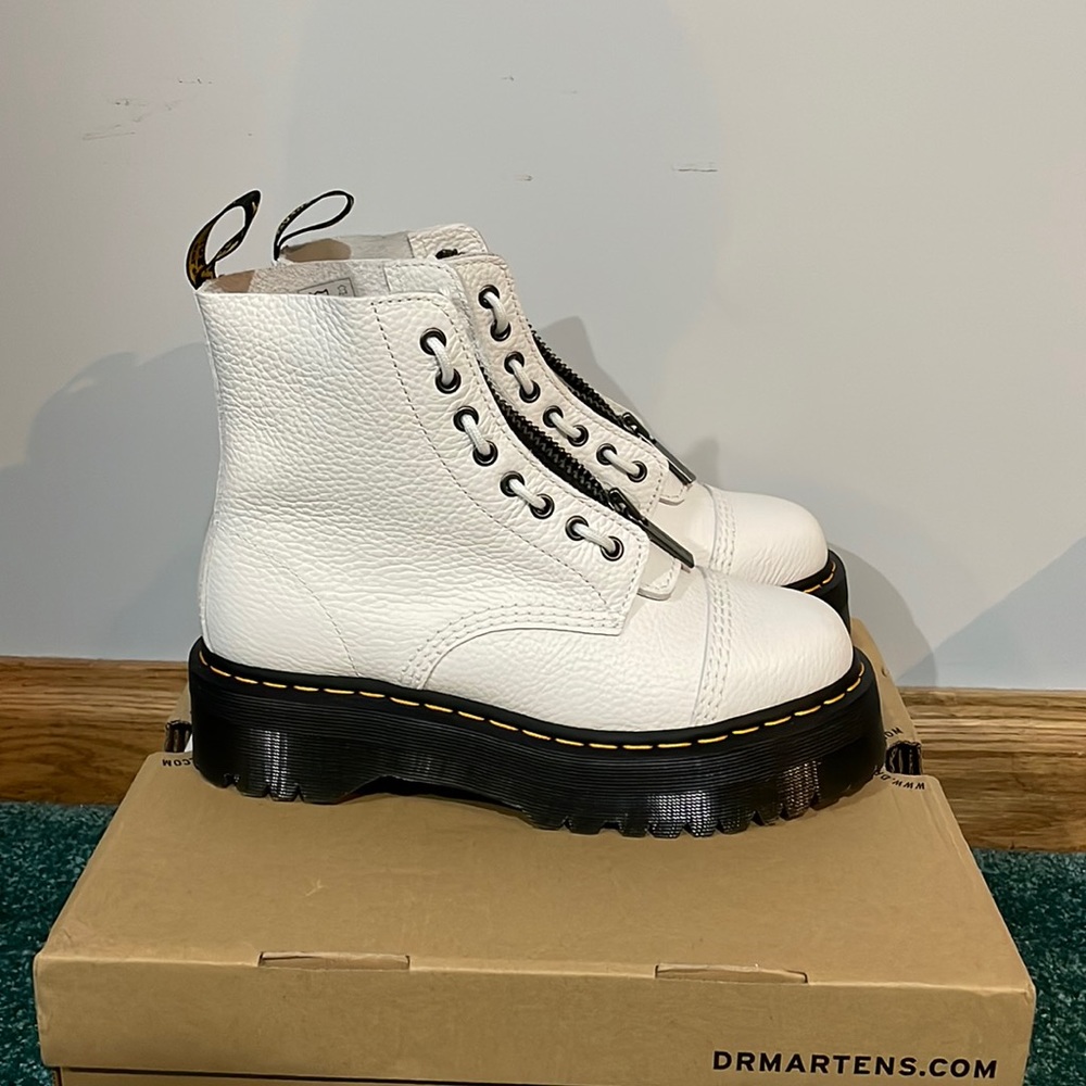 Women’s Dr Doc Martens Ankle Boots Lace Zip Up Sinclair White Size 9 New in box